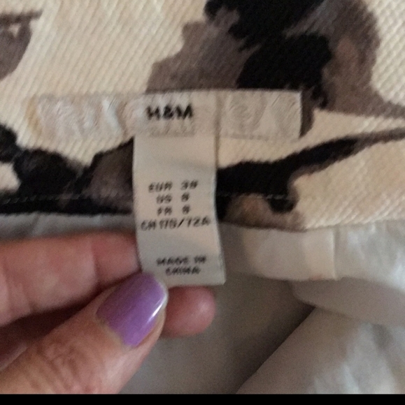 H&M size 8 black, gray and white skirt - Picture 2 of 3